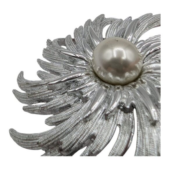 Vintage Sarah Coventry Silver-Tone Swirl Brooch Pin With Faux Pearl Center - Picture 3 of 8